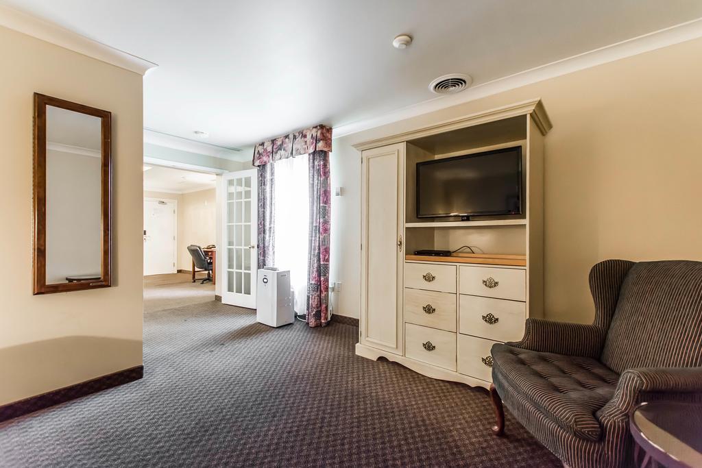 Quality Inn & Suites Garden Of The Gulf Summerside Esterno foto