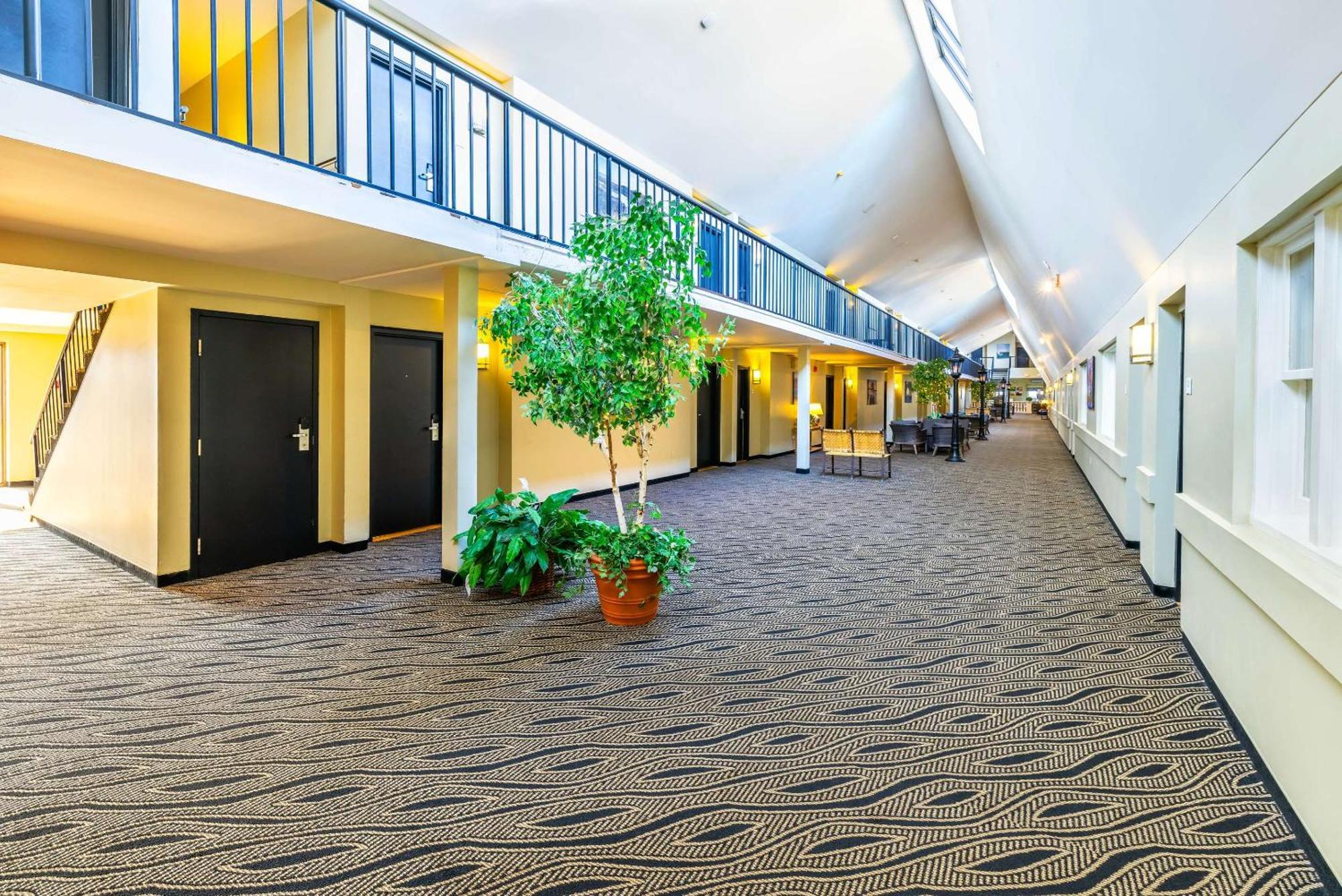 Quality Inn & Suites Garden Of The Gulf Summerside Esterno foto
