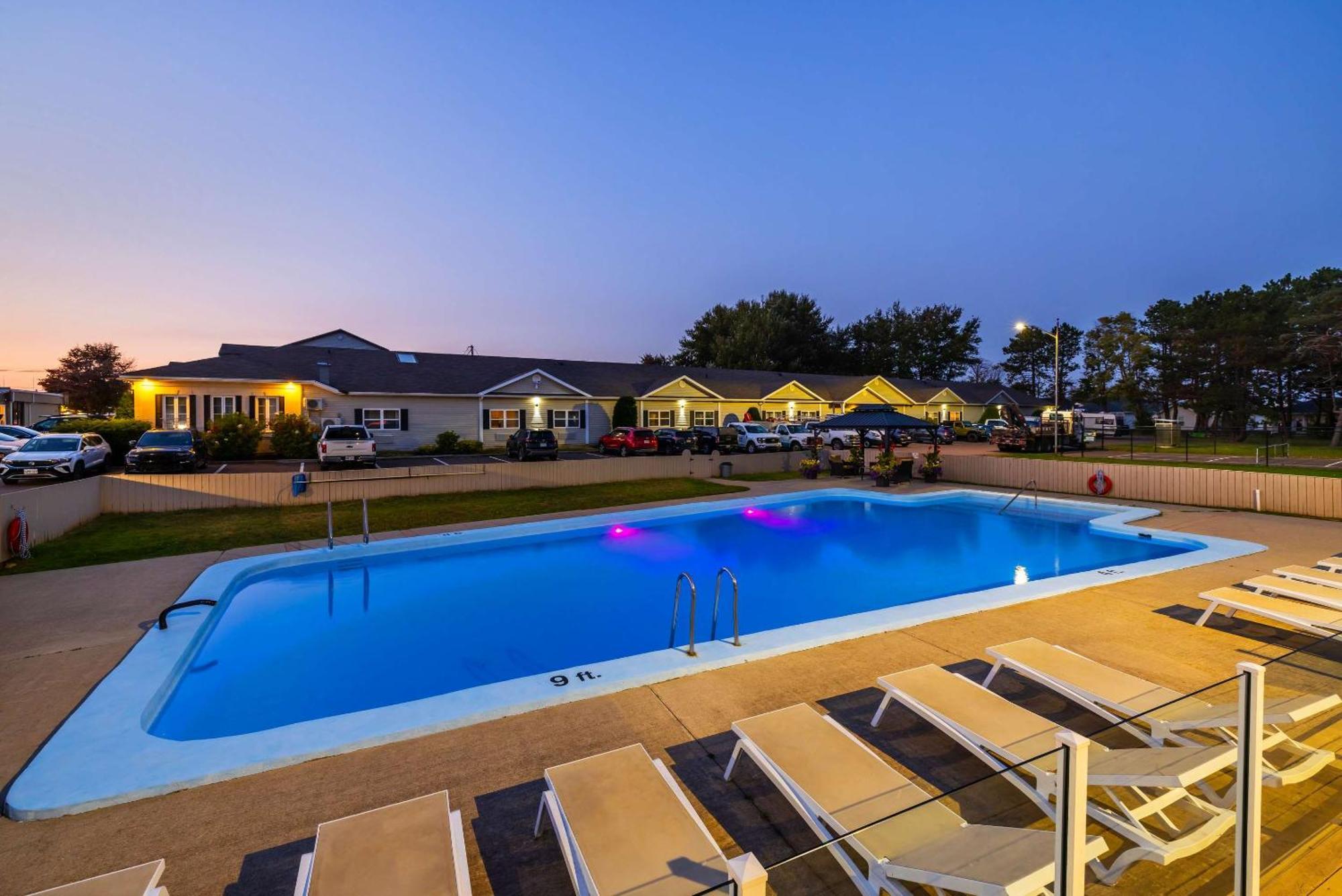 Quality Inn & Suites Garden Of The Gulf Summerside Esterno foto