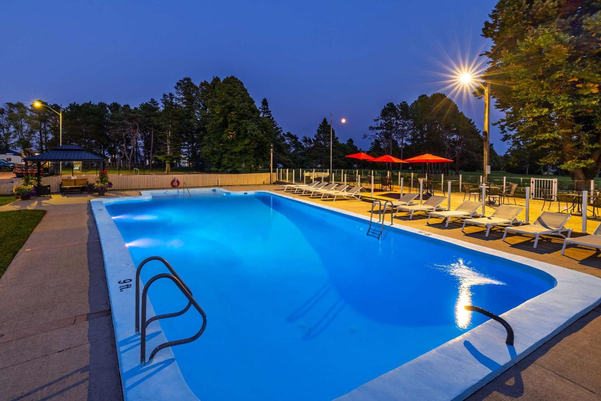 Quality Inn & Suites Garden Of The Gulf Summerside Esterno foto