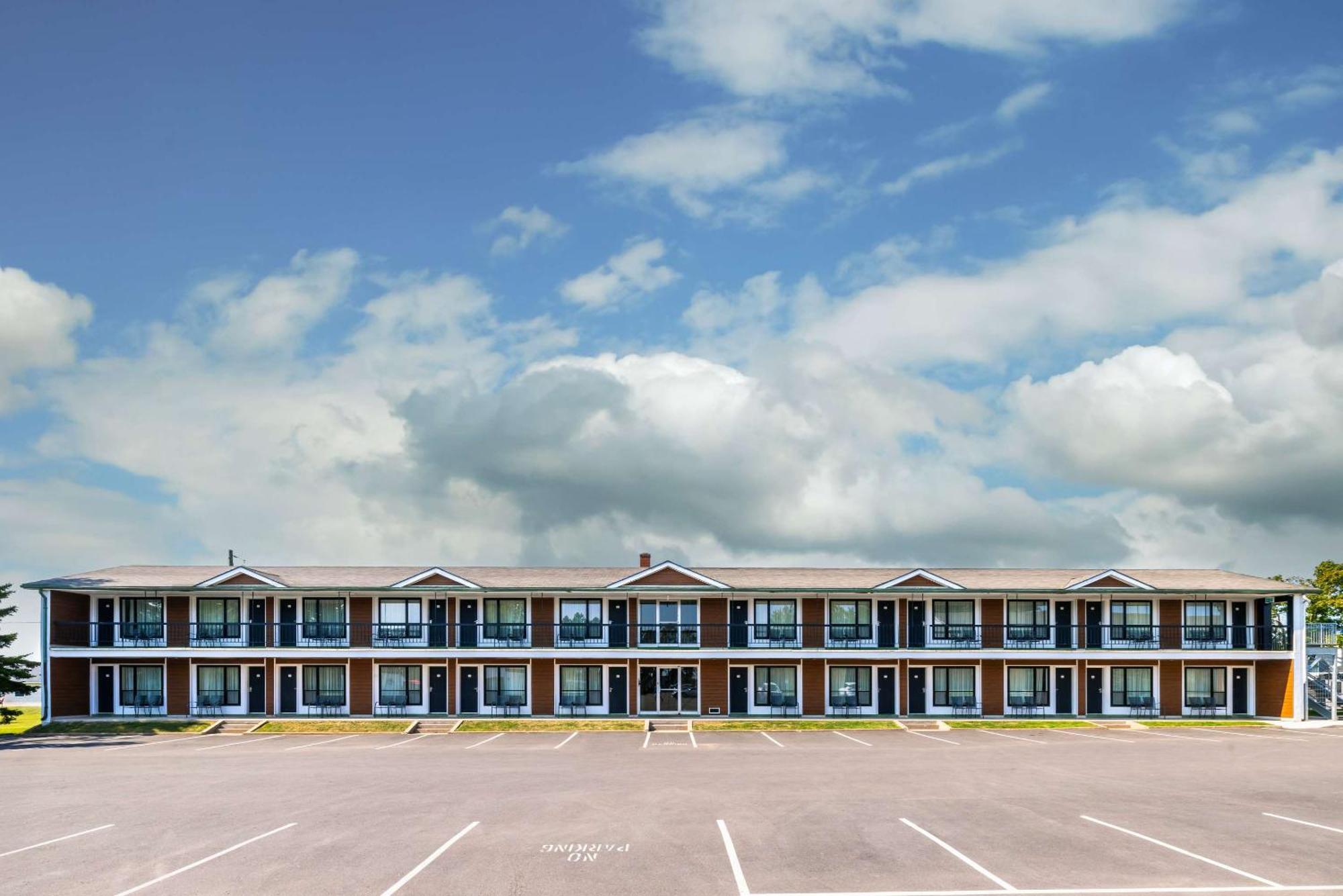 Quality Inn & Suites Garden Of The Gulf Summerside Esterno foto
