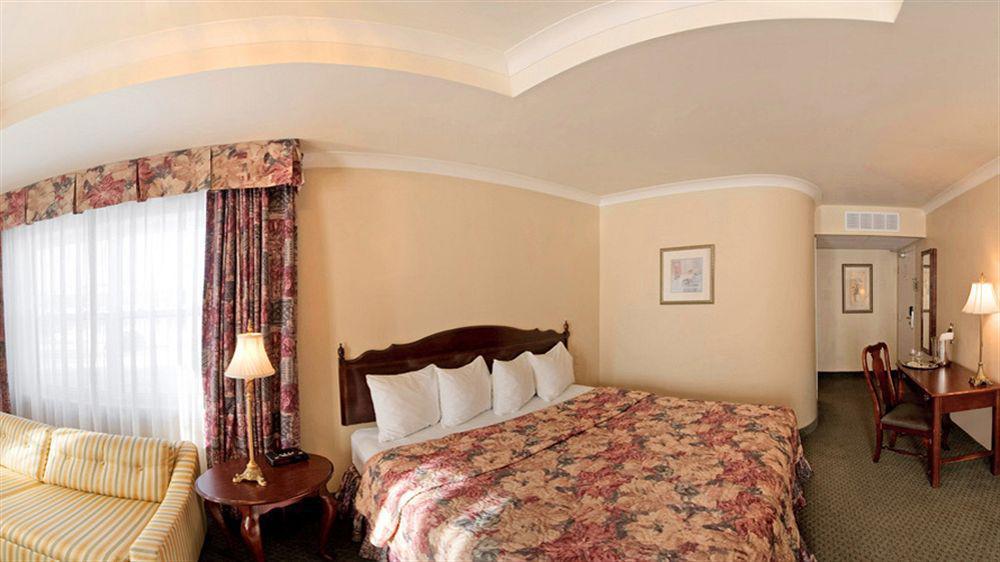 Quality Inn & Suites Garden Of The Gulf Summerside Esterno foto