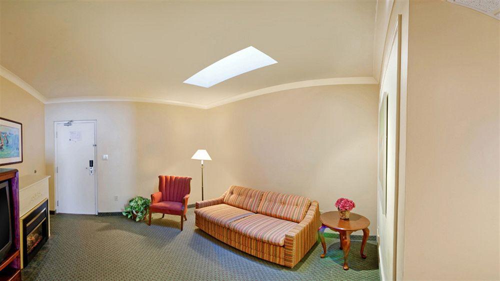 Quality Inn & Suites Garden Of The Gulf Summerside Esterno foto
